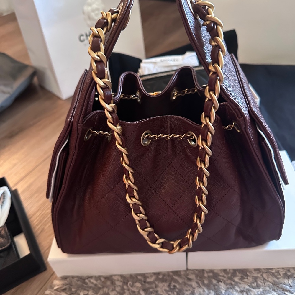 ❌SOLD❌Chanel 25 Small Handbag S25 Brown Grained Calfskin – Fresh from Boutique - Picture 3 of 16